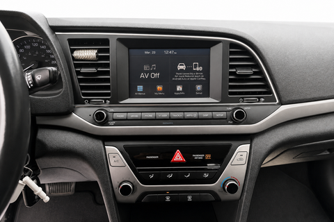 2018 Hyundai Elantra — view 13