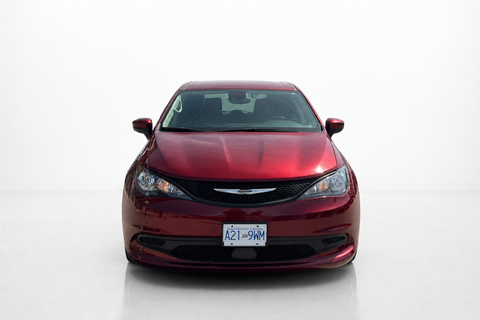 2023 Chrysler Grand Caravan — view 2