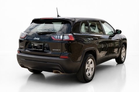 2019 Jeep Cherokee — view 3