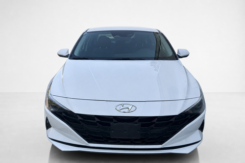 2023 Hyundai Elantra — view 2