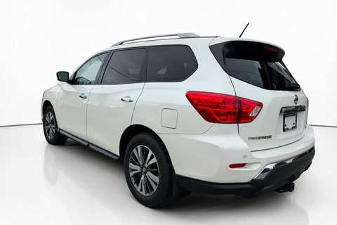 2017 NISSAN Pathfinder — view 4
