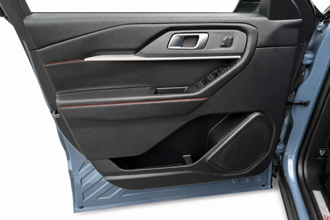 2025 Ford Explorer — view 10