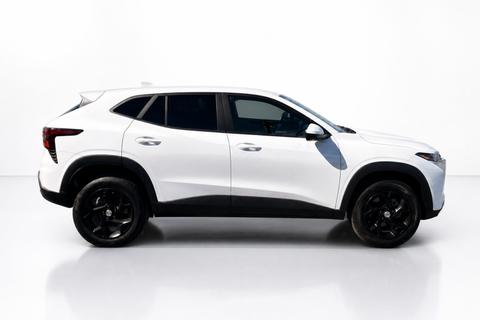 2025 Chevrolet Trax — view 4