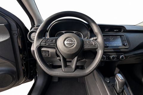 2025 Nissan Kicks Play — view 13