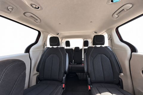 2023 Chrysler Grand Caravan — view 11
