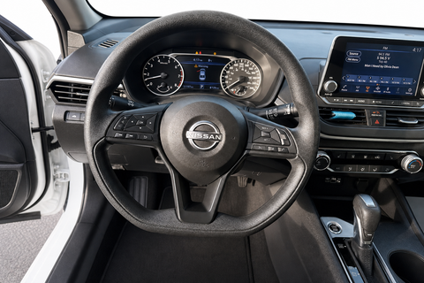 2024 Nissan Altima — view 11