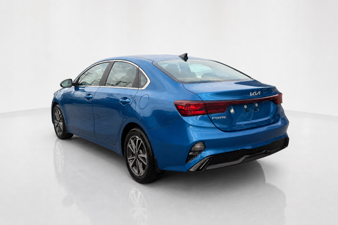2023 Kia Forte — view 7