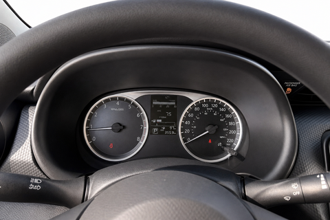 2025 Nissan Kicks Play — view 14