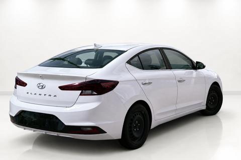 2020 Hyundai Elantra — view 3