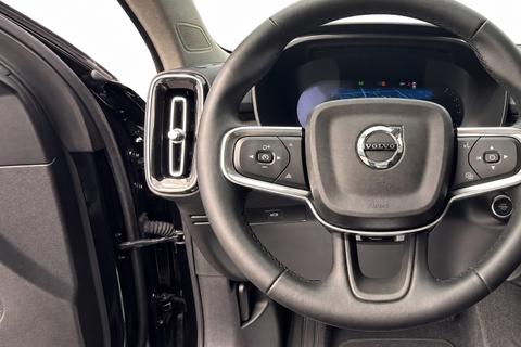 2025 Volvo XC40 — view 13