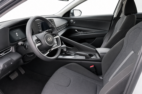 2025 Hyundai Elantra — view 12