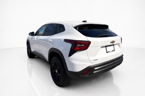 2025 Chevrolet Trax — view 5