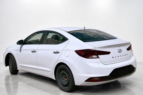 2020 Hyundai Elantra — view 5