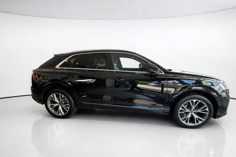 2025 Audi Q8 — view 3