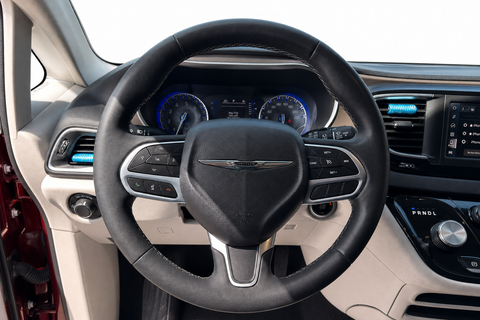 2023 Chrysler Grand Caravan — view 16