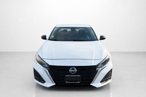 2024 Nissan Altima — view 2