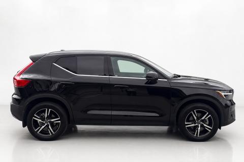 2025 Volvo XC40 — view 4