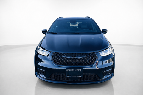 2023 Chrysler Pacifica — view 2