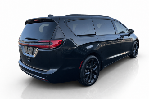 2023 Chrysler Pacifica — view 4