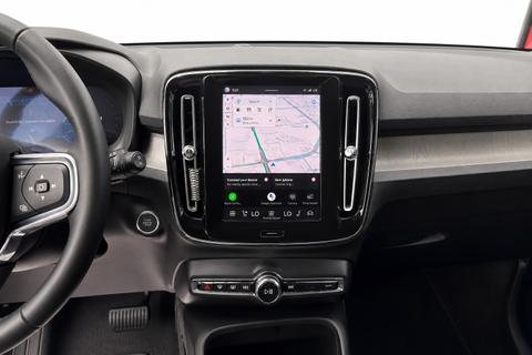 2025 Volvo XC40 — view 11