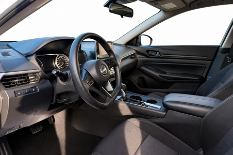 2024 Nissan Altima — view 13