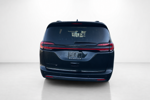 2023 Chrysler Pacifica — view 5