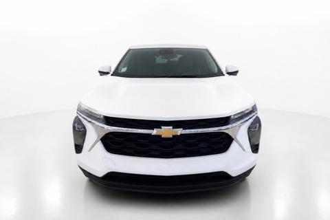 2025 Chevrolet Trax — view 2