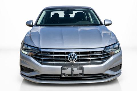 2021 Volkswagen Jetta Sedan — view 2