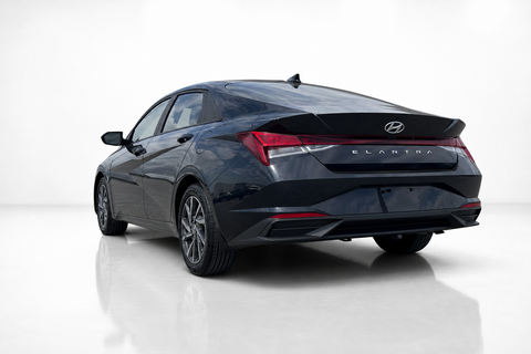 2025 Hyundai Elantra — view 5