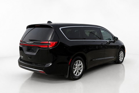 2023 Chrysler Pacifica — view 5