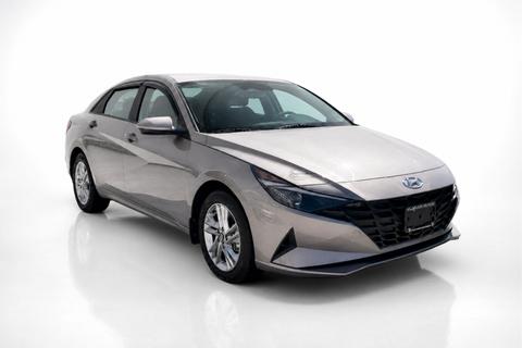 2023 Hyundai Elantra — view 3