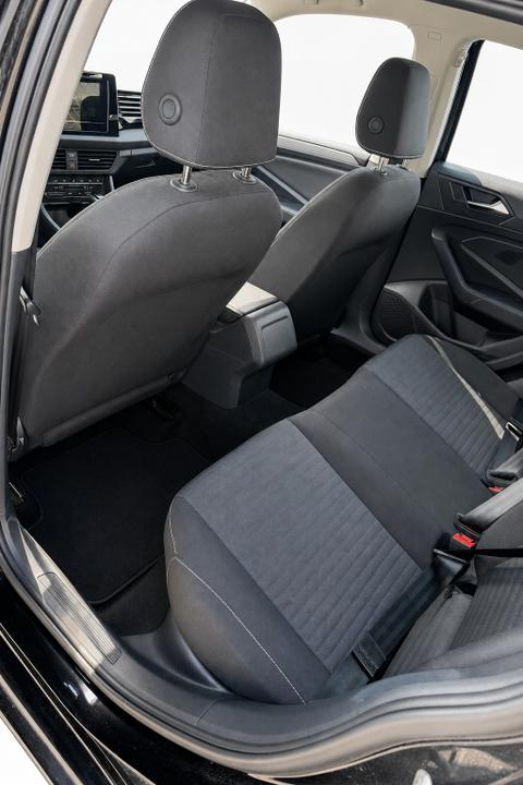 2025 VOLKSWAGEN Jetta — view 5