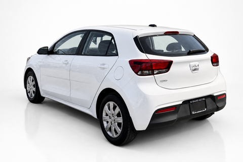 2023 Kia Rio 5-door — view 3