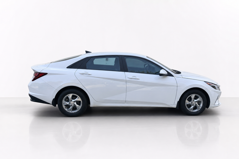2023 Hyundai Elantra — view 4