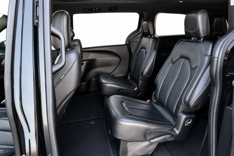 2023 Chrysler Pacifica — view 12