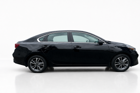 2023 Kia Forte — view 4