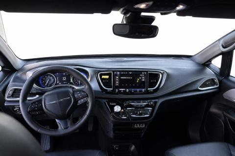 2023 Chrysler Pacifica — view 7