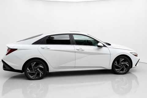 2025 Hyundai Elantra — view 4
