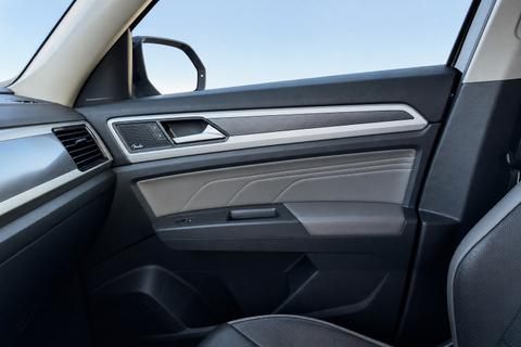 2022 Volkswagen Atlas — view 16