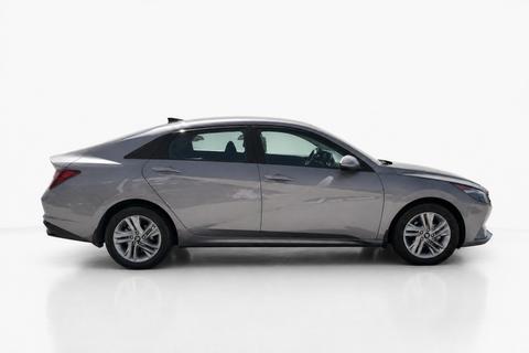 2023 Hyundai Elantra — view 4