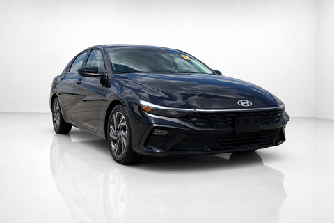 2025 Hyundai Elantra — view 3