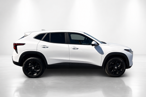 2025 Chevrolet Trax — view 4