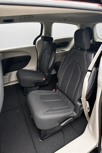 2023 Chrysler Grand Caravan — view 6
