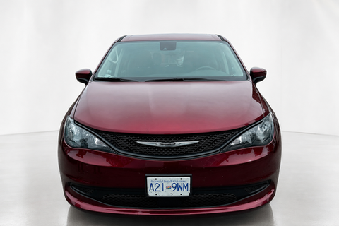 2023 Chrysler Grand Caravan — view 2