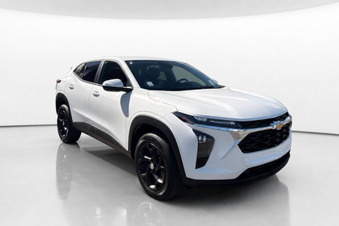 2025 Chevrolet Trax — view 3
