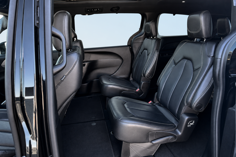 2023 Chrysler Pacifica — view 12