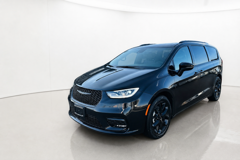 2023 Chrysler Pacifica — view 1