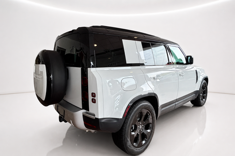 2025 Land Rover Defender — view 4