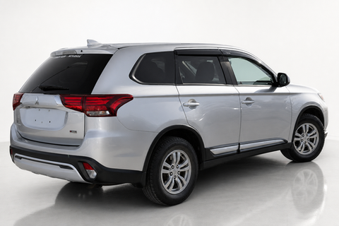 2020 Mitsubishi Outlander — view 6