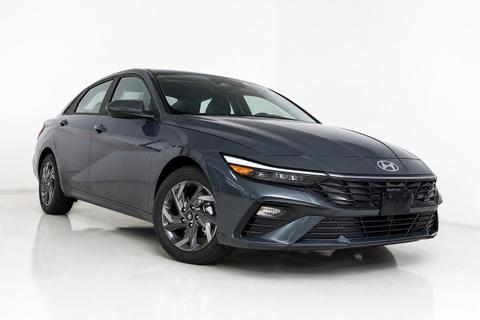 2026 Hyundai Elantra — view 2